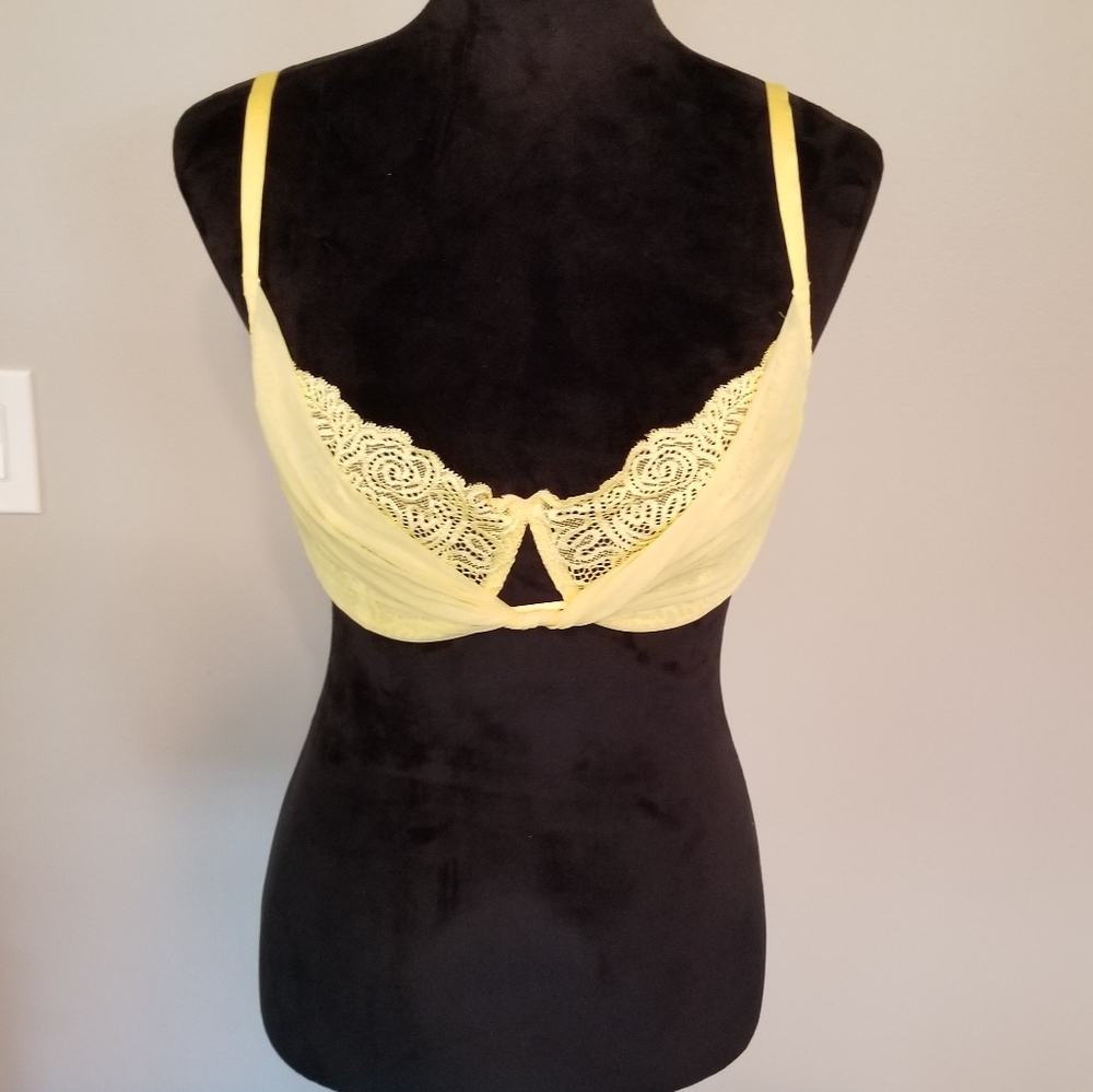 Victoria's Secret "Very Sexy" Pushup